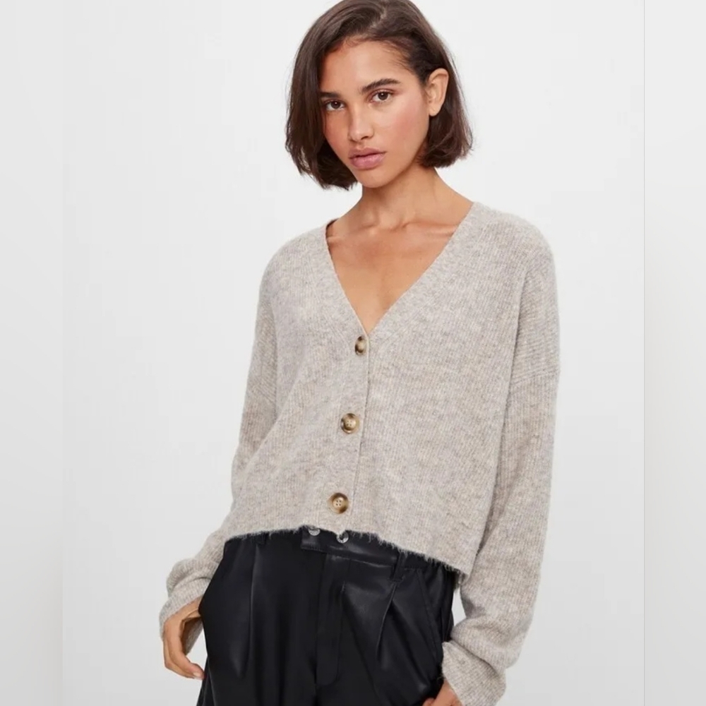 Bershka Knitted Cropped Cardigan Beige Size Small